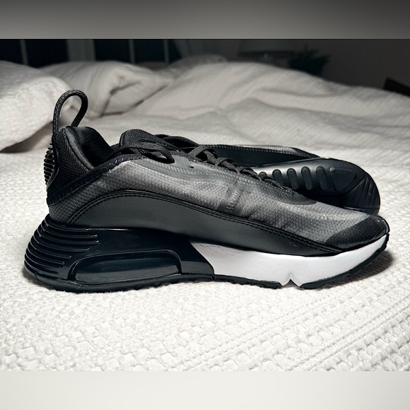 NWOB‼️- NIKE AIR MAX 2090 Running Sneakers (Black/Grey/White) -M 8.5 / W 9.5 - Picture 8 of 15